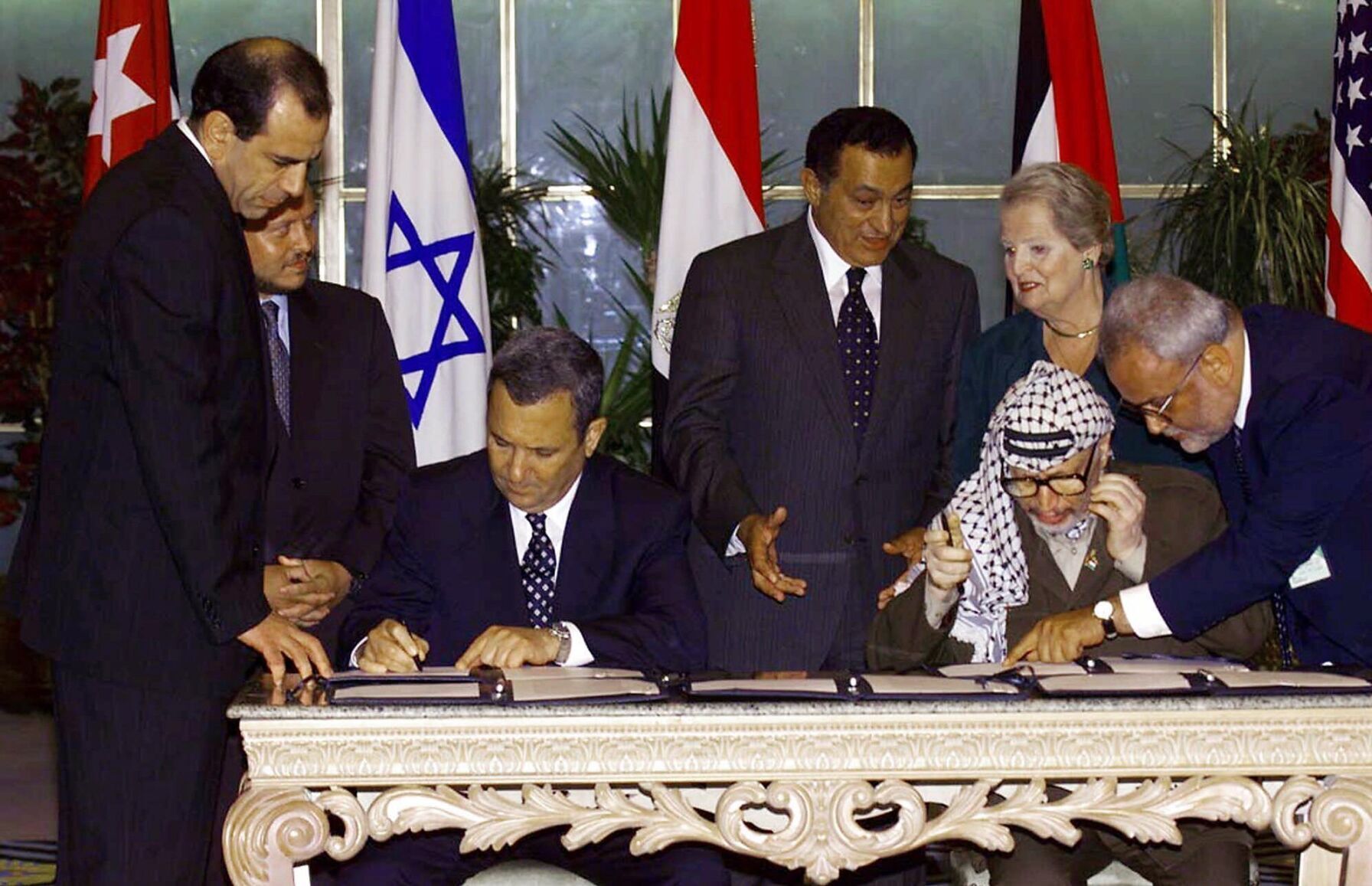 1999: Ehud Barak and Yasser Arafat